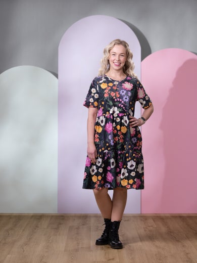 STELLAdress ss (Kuningatarkukka ink / fuchsia jersey)